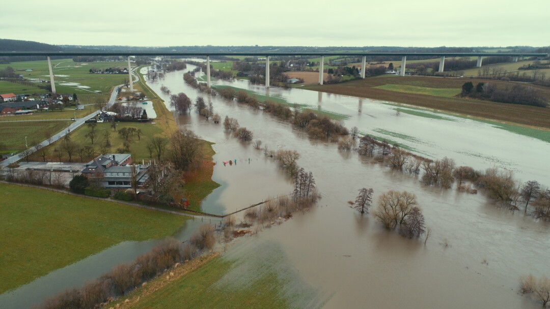 Hochwasser an der Ruhr bei Mülheim, Juli 2021 - Luftaufnahme der überfluteten Ruhrwiesen
